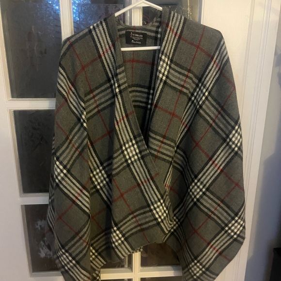V. FRAAS Plaid Women's Cape | Cozy Accessories | O/S - Picture 2 of 3